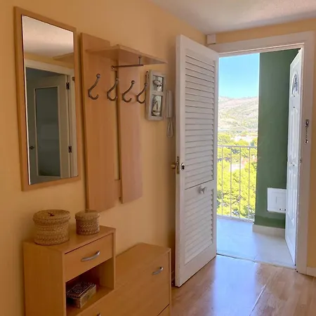 Sea & Mountain Views *
